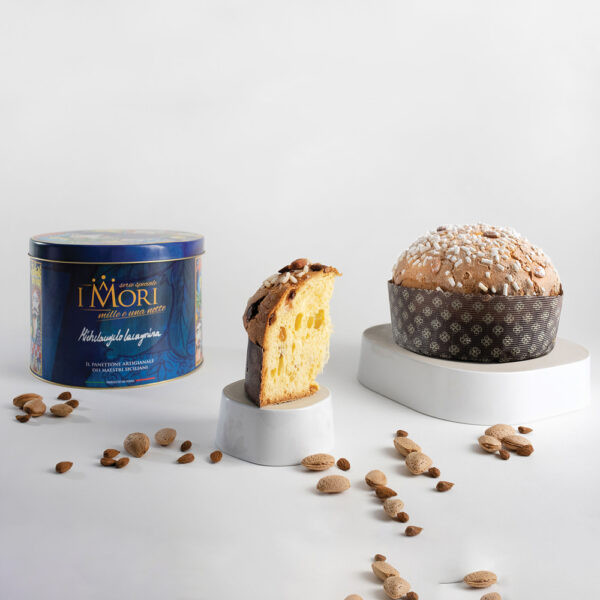 i-Mori-panettone-su-cukruotais-vaisiais-ir-migdolu-glaistu iMORI tradicinis panettone pyragas