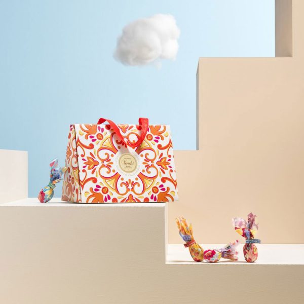 Venchi majolika trikampė šokoladinių kiaušinių dėžutė 200g Venchi majolika trikampė šokoladinių kiaušinių dėžutė