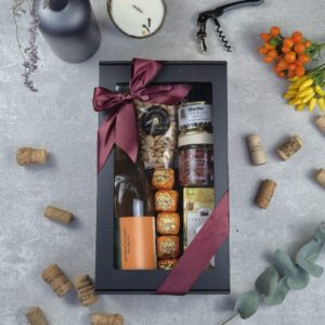 Gurmaniškas dovanų rinkinys su nealkoholine putojančia arbata ir užkandžiais