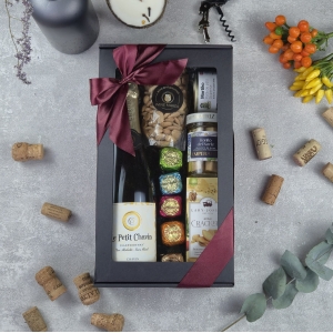 Nealkoholinis dovanų rinkinys su nealkoholiniu putojančiu vynu, tunu ir šokoladu