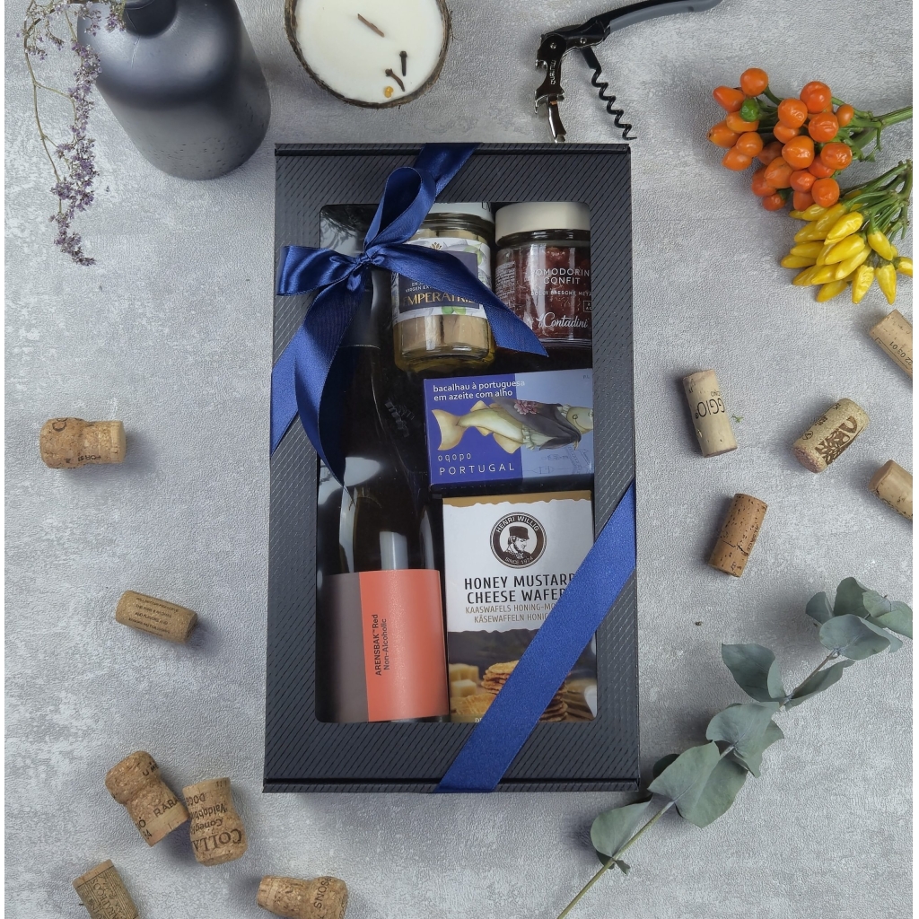 Dovanų rinkinys su žuvimi, nealkoholine arbata ir užkandžiais