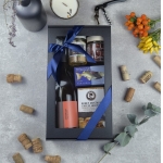 Dovanų rinkinys su žuvimi, nealkoholine arbata ir užkandžiais