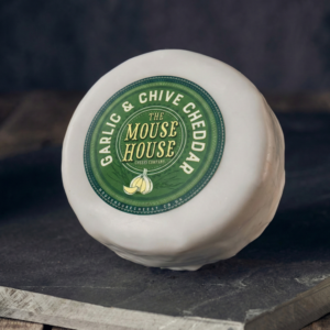 MOUSE HOUSE Garlic & Chive Truckle čederis su česnakais ir laiškiniais česnakais 200g